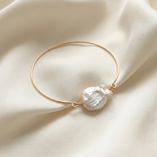 Diana Baroque Pearl Bangle