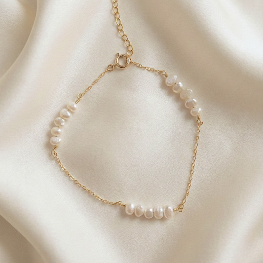 Rhea Cluster Pearl Bracelet