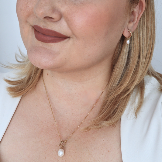 Julia Large Pearl Toggle Necklace