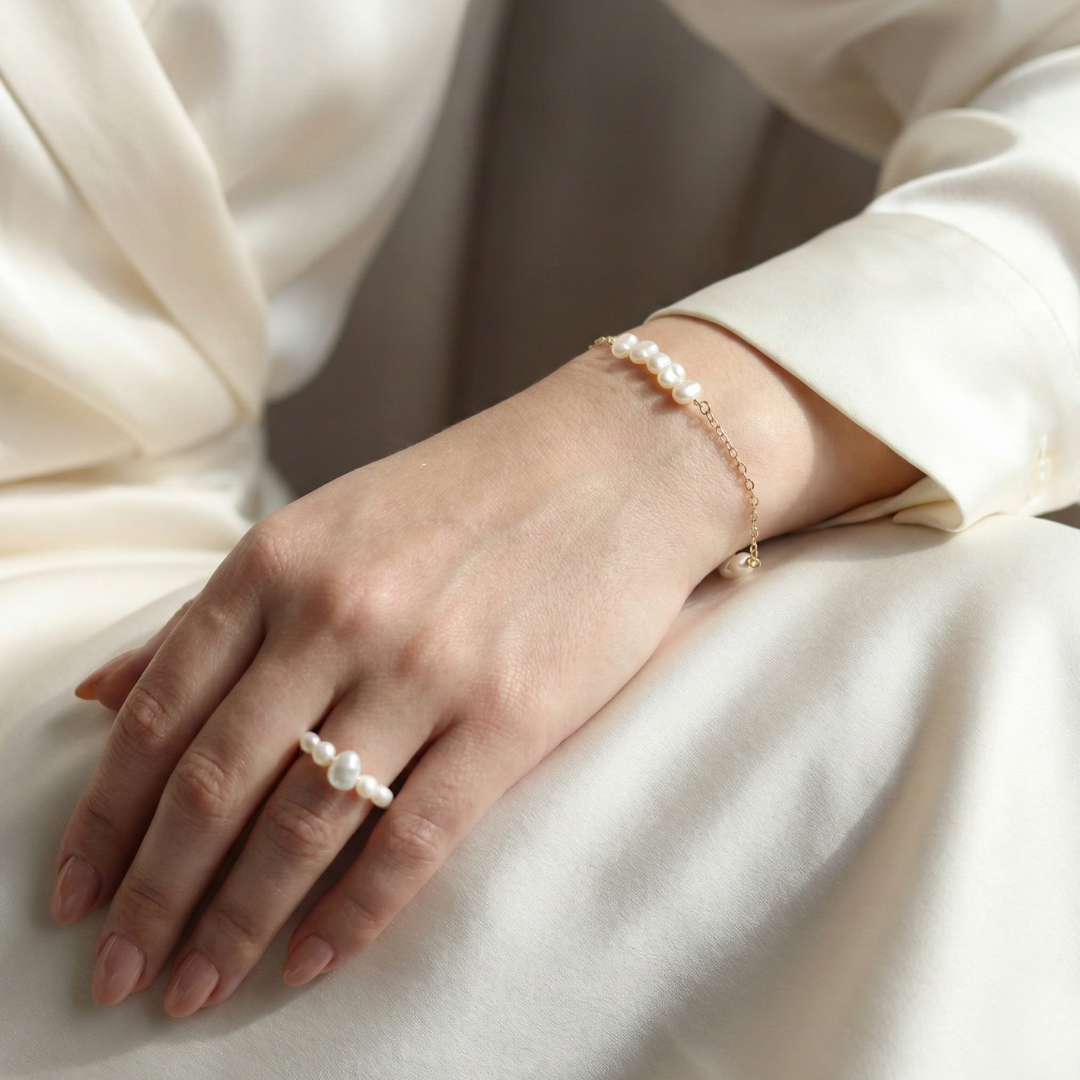 Rhea Cluster Pearl Bracelet