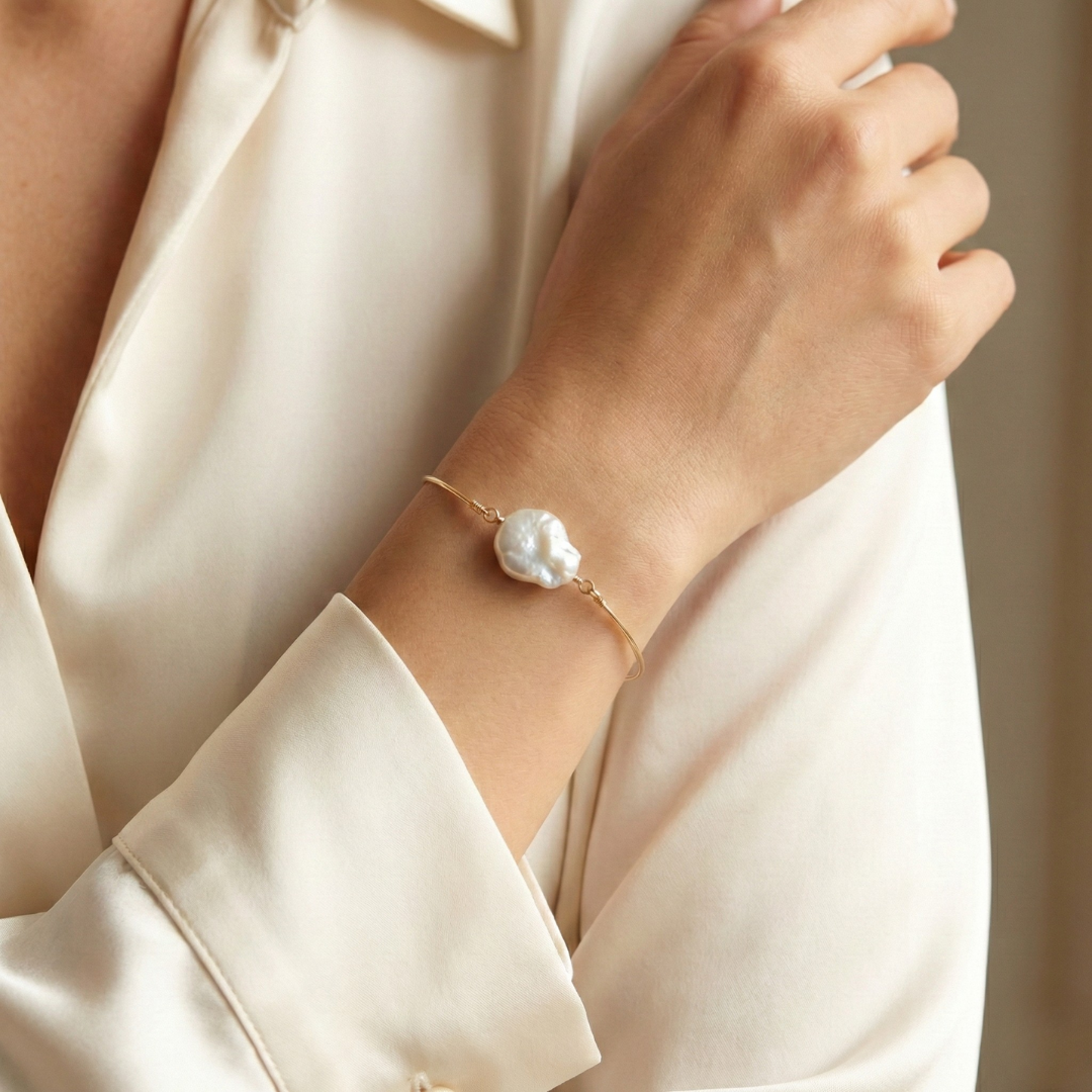 Diana Baroque Pearl Bangle