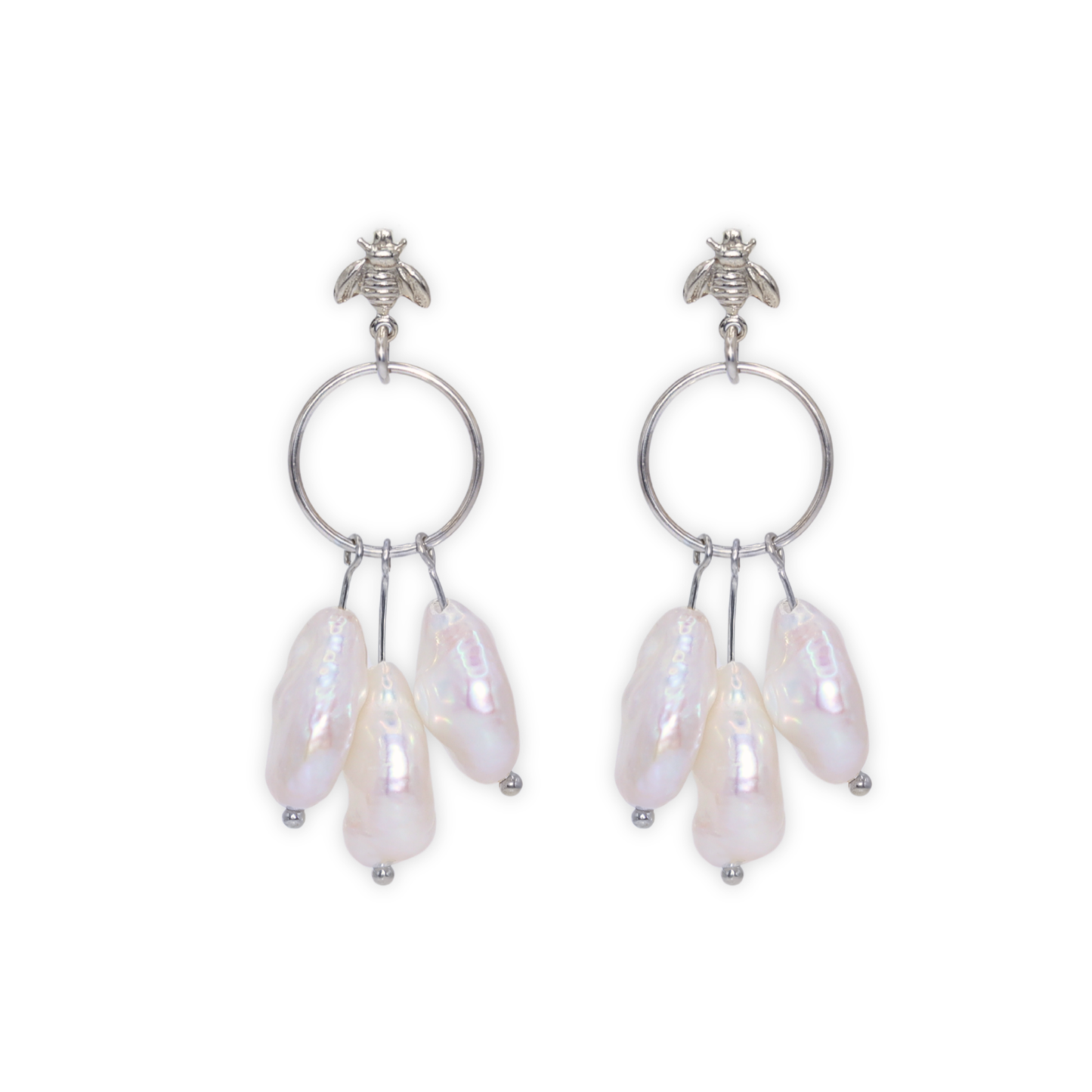 These stunning drop earrings feature a delicate dreamcatcher design, adorned with a bee stud and three luxurious baroque pearls.