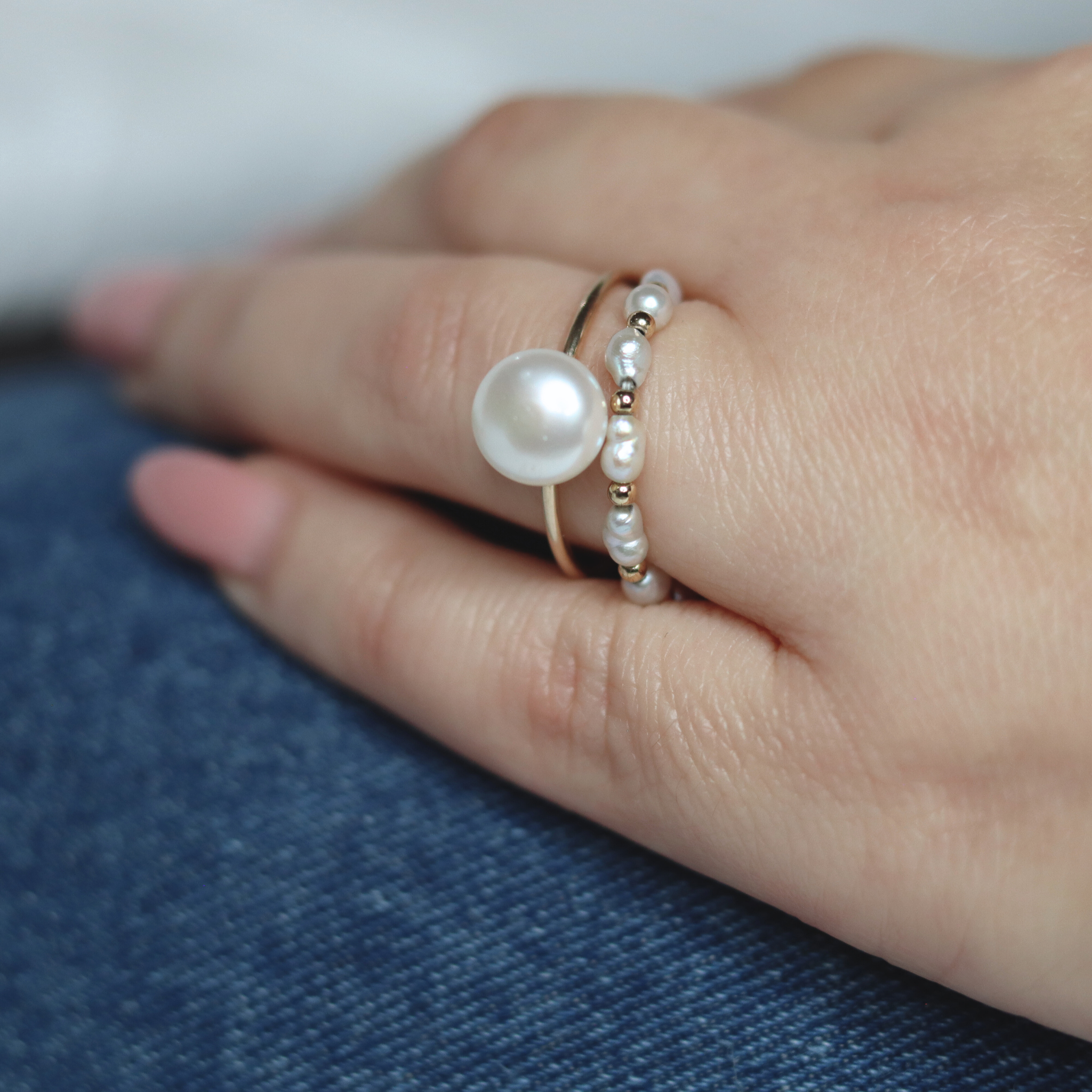 Exquisite gold pearl ring featuring a lustrous ivory coin pearl, embodying elegance and timeless beauty.