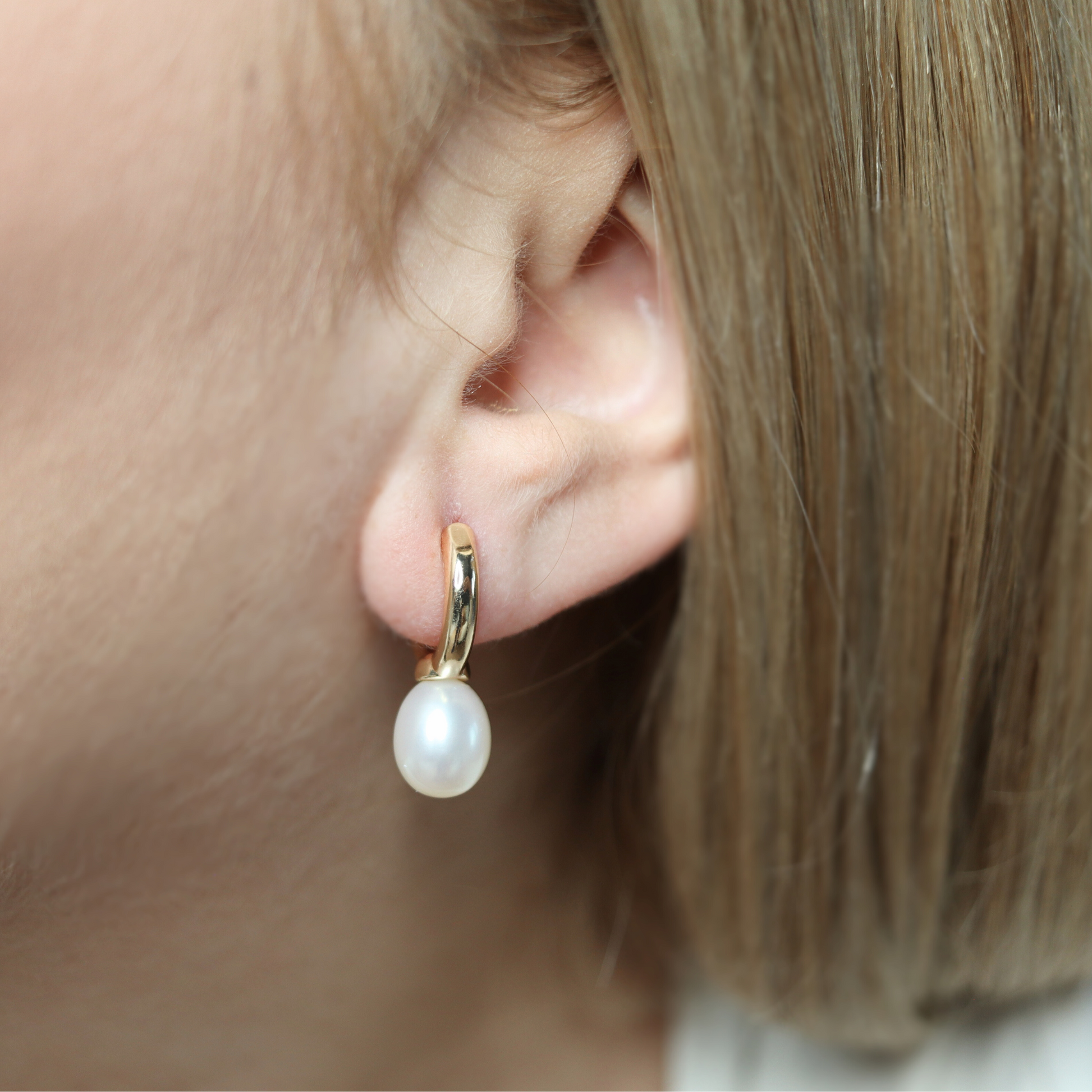 Crafted with exquisite teardrop pearls and hooked for effortless wear, these hoop earrings exude sophistication and luxury.