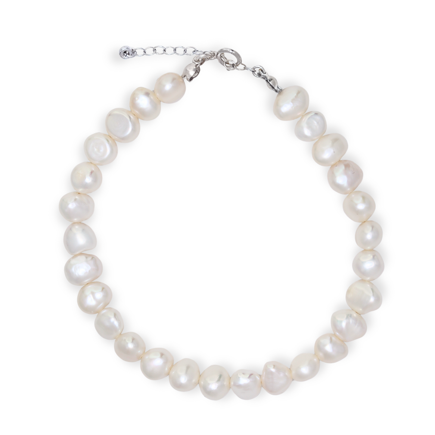 A stylish white baroque pearl bracelet adorned with a silver extension chain, highlighting a refined and contemporary aesthetic.