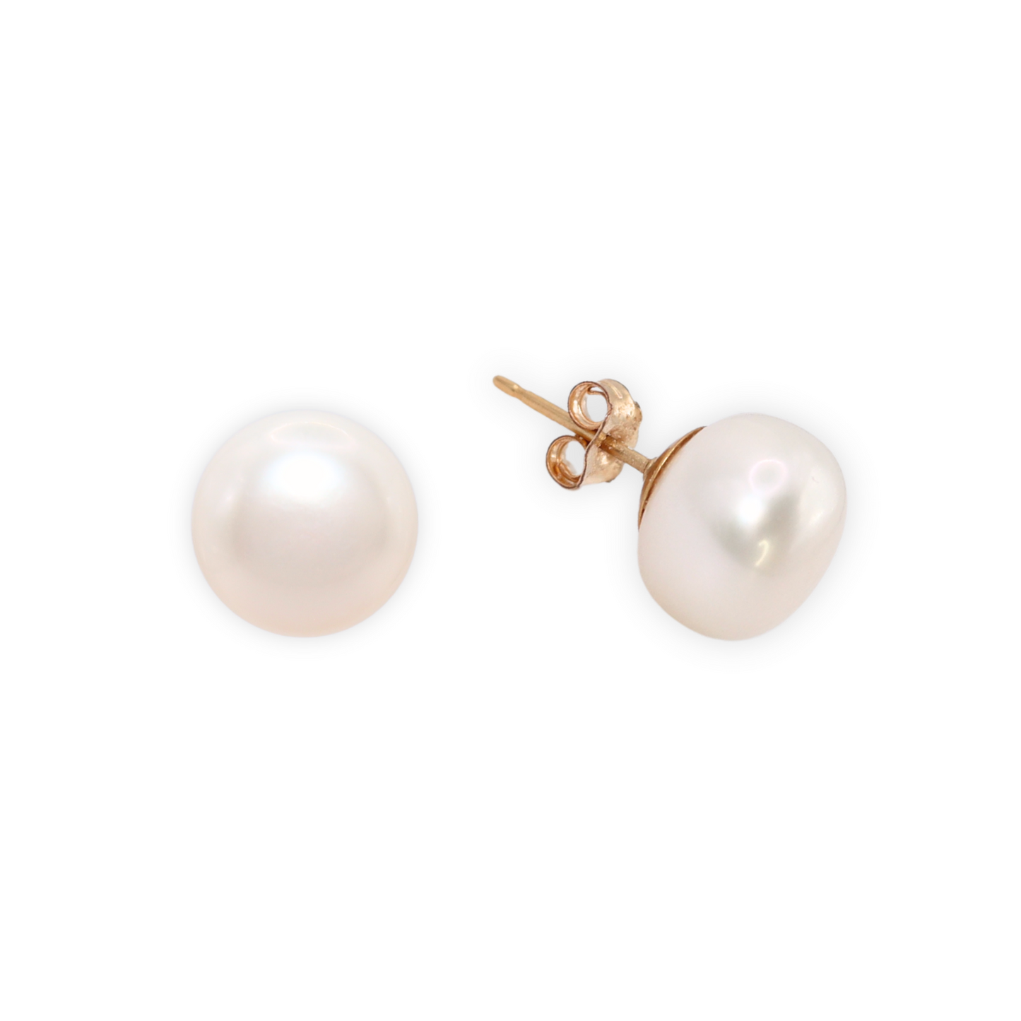 10.5mm pearl studs that add a touch of sophistication to any outfit