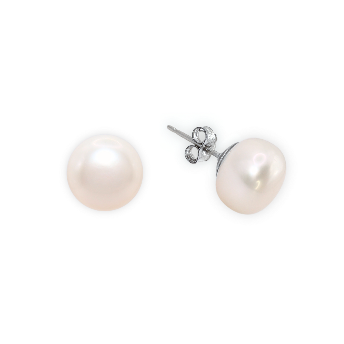 10.5mm pearl studs that add a touch of sophistication to any outfit