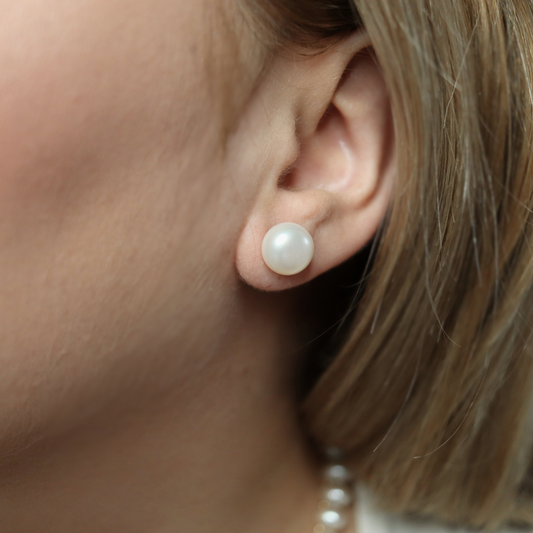 10.5mm pearl studs that add a touch of sophistication to any outfit