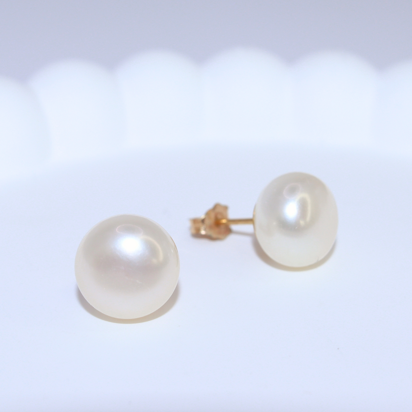 10.5mm pearl studs that add a touch of sophistication to any outfit