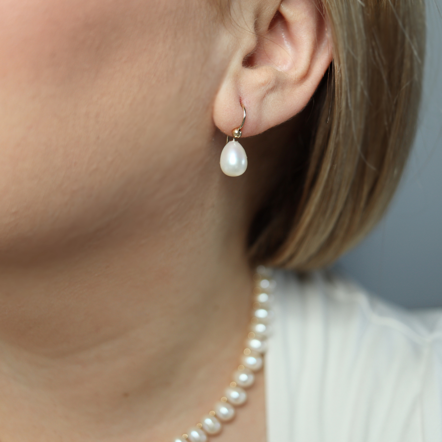 The lustrous teardrop pearls and shimmering beads are delicately handcrafted into a hook style design, perfect for any occasion.