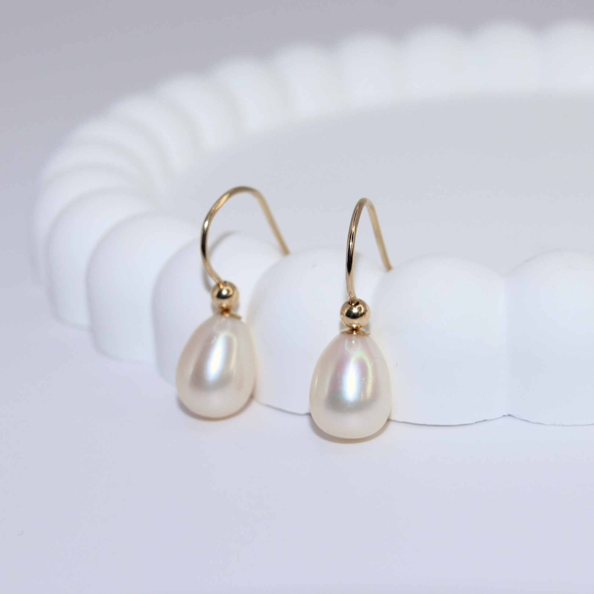 The lustrous teardrop pearls and shimmering beads are delicately handcrafted into a hook style design, perfect for any occasion.