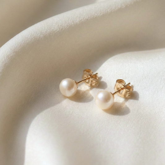 Mimi Medium (7 mm) Pearl Stud Earrings