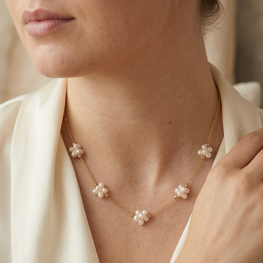 Shimmer and Shine: The Ultimate Guide to Choosing the Perfect Pearlescent Necklace
