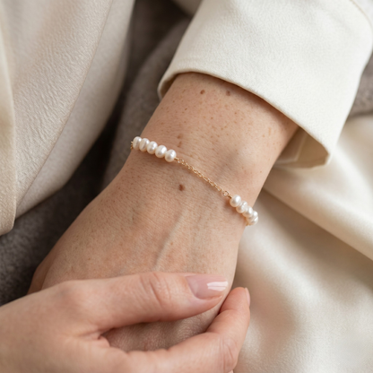 Rhea Cluster Pearl Bracelet