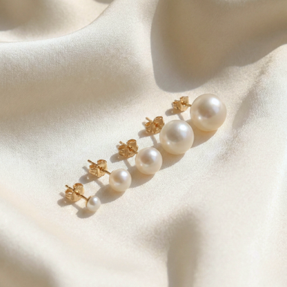 Mimi Medium (7 mm) Pearl Stud Earrings