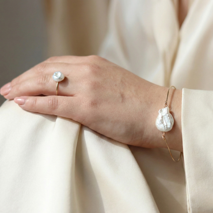 Diana Baroque Pearl Bangle