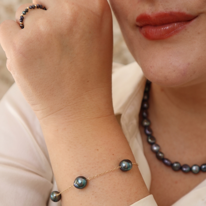 Elara Black Baroque Pearl Chain Bracelet