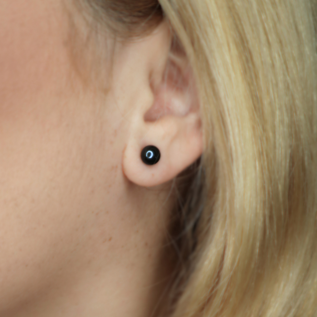 Vivi Medium (7 mm) Black Pearl Stud Earrings