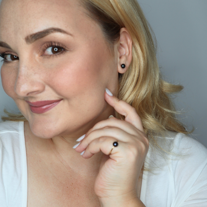 Vivi Medium (7 mm) Black Pearl Stud Earrings