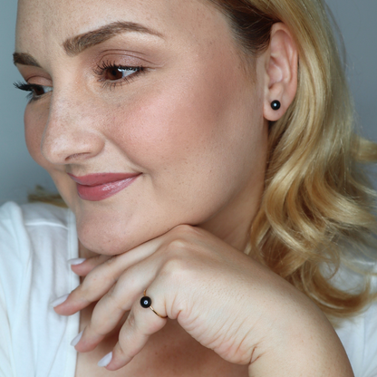 Vivi Medium (7 mm) Black Pearl Stud Earrings