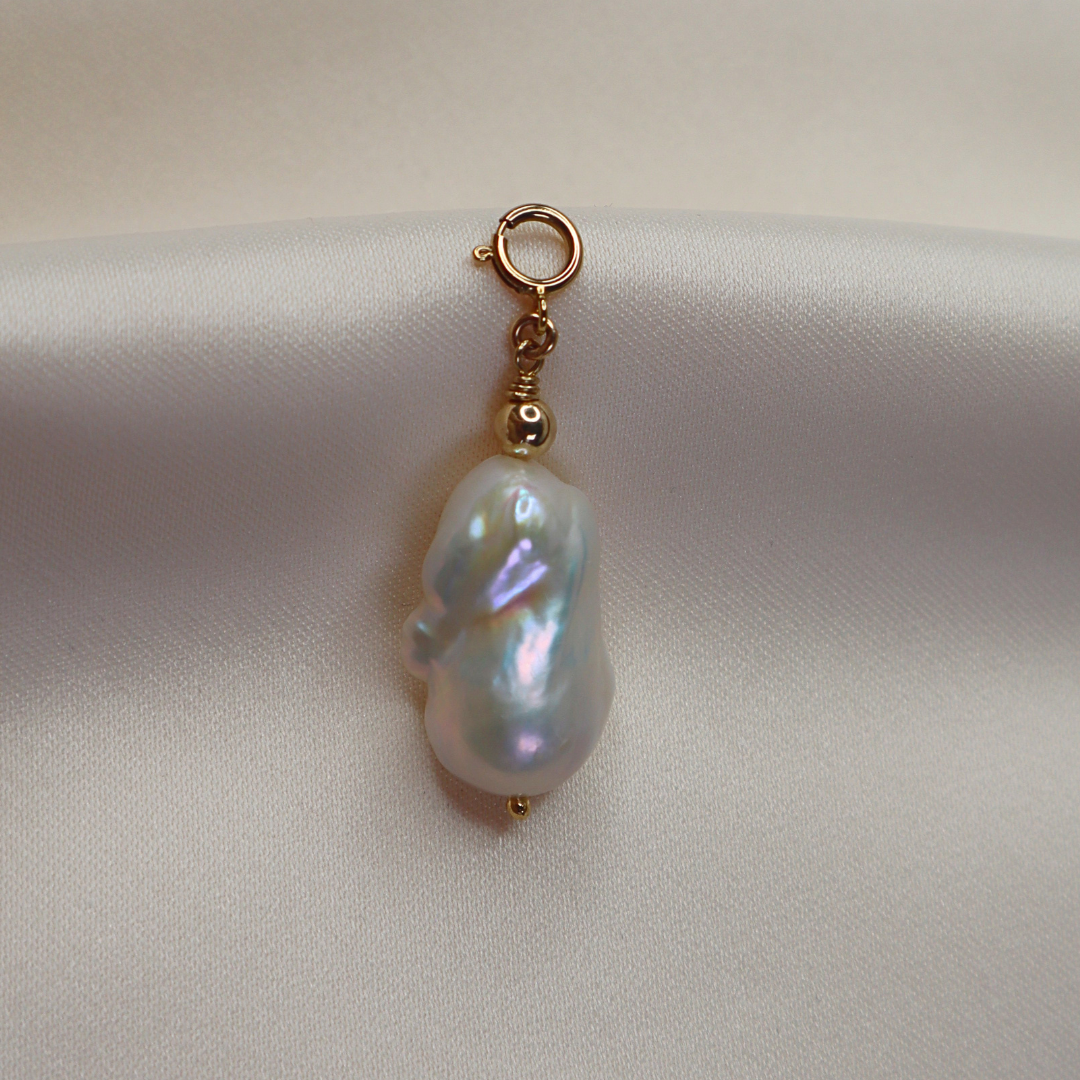 Seraphine 3 in 1 Convertible Small Pearl Necklace with Detachable Baroque Pearl Charm