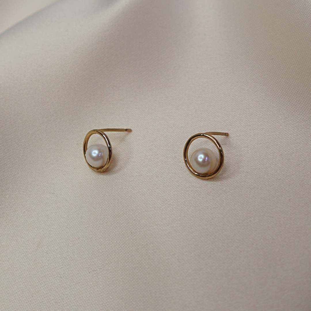Clara Pearl Stud Earrings