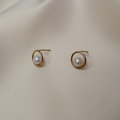 Clara Pearl Stud Earrings