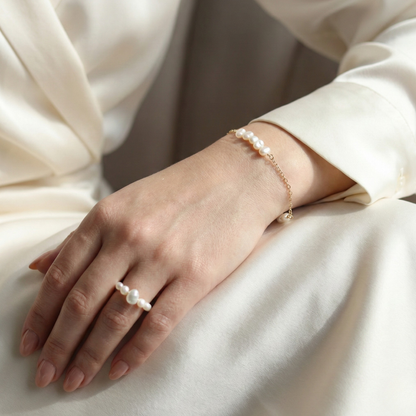 Rhea Cluster Pearl Bracelet