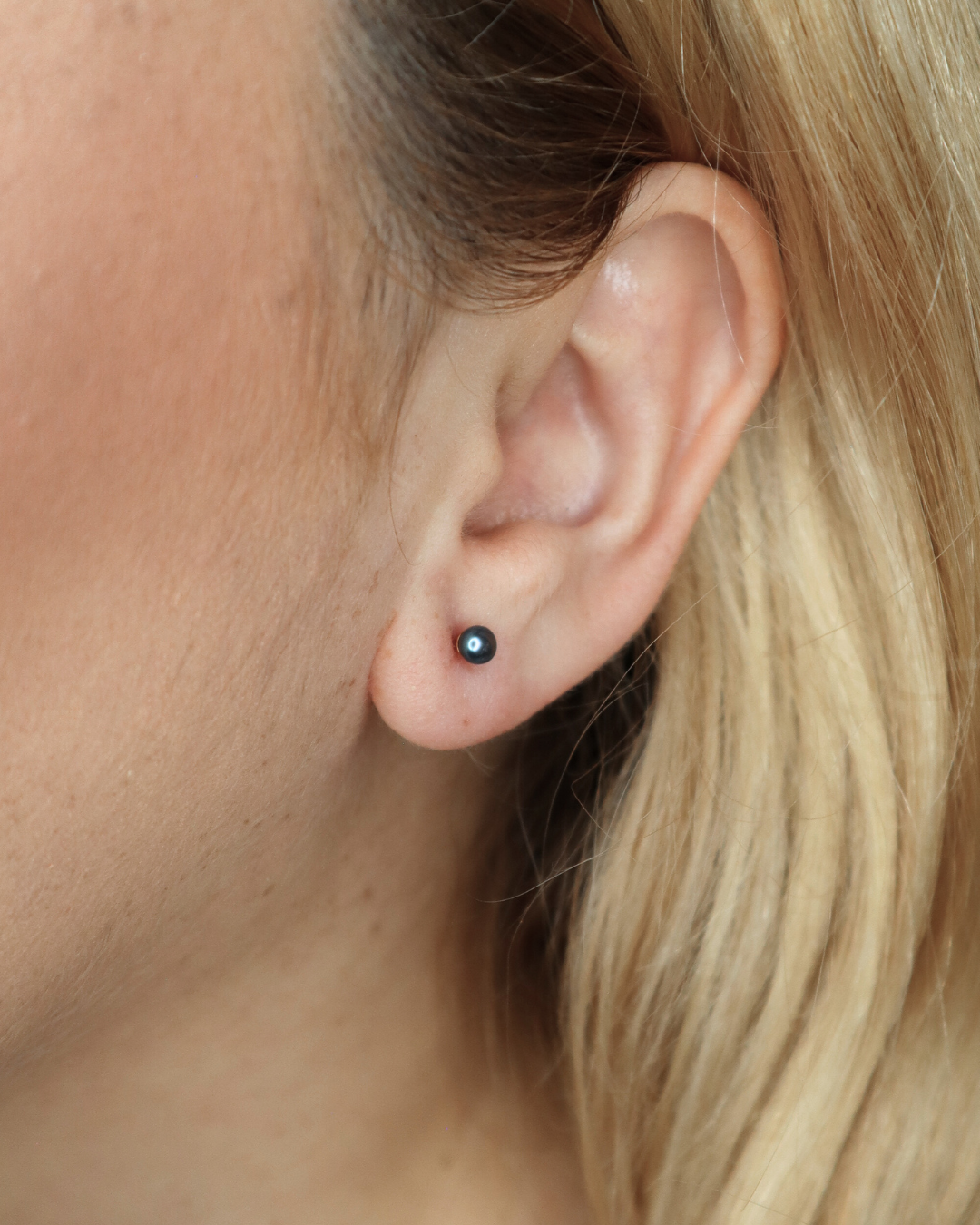 Vivi X-Small (3 mm) Black Pearl Stud Earrings