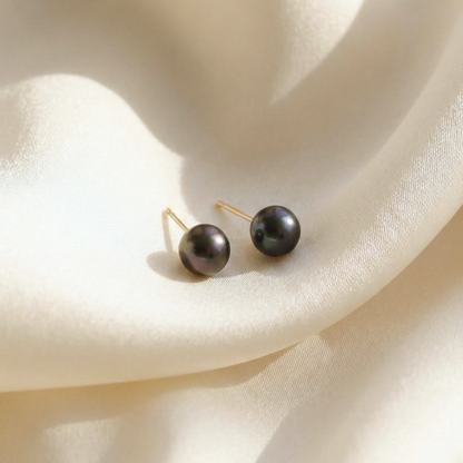 Vivi Medium (7 mm) Black Pearl Stud Earrings