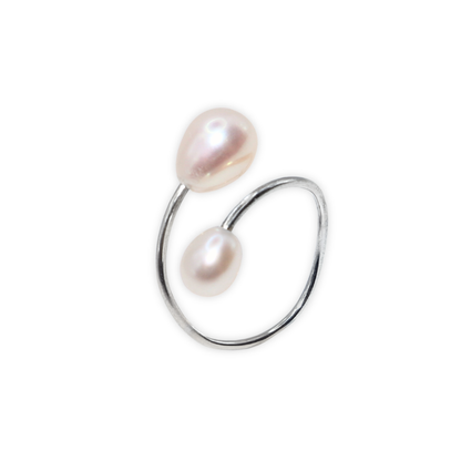 A stunning wrap pearl ring featuring two exquisite teardrop pearls, elegantly set to capture timeless beauty and sophistication.