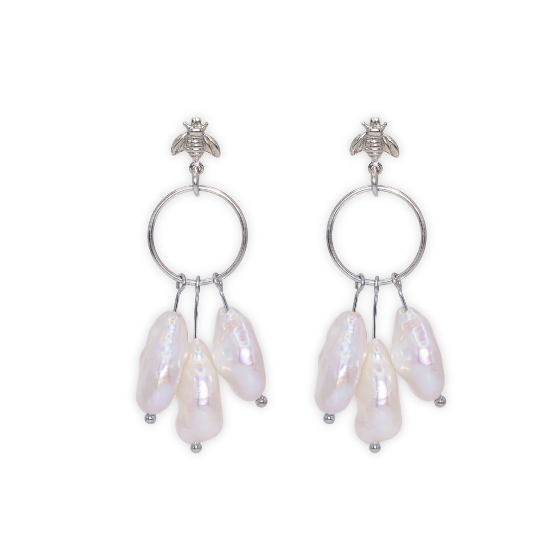These stunning drop earrings feature a delicate dreamcatcher design, adorned with a bee stud and three luxurious baroque pearls.