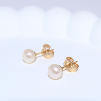 7mm pearl studs that add a touch of sophistication to any outfit