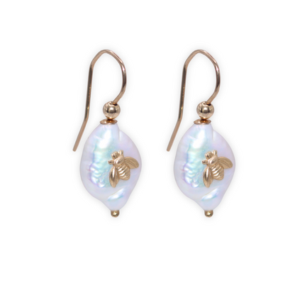 Featuring a delicate bee accent, these hook-style baroque pearl earrings will elevate your look with a touch of playfulness.