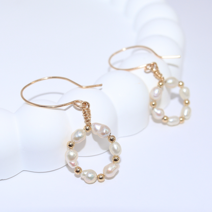  With its alternating seed and beads design, these earrings exude elegance. The hook style makes them easy to wear, while the matching ring, bracelet, and necklace complete the exquisite look. 