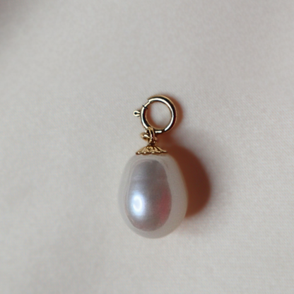 Julia Oval Pearl Charm with Clasp