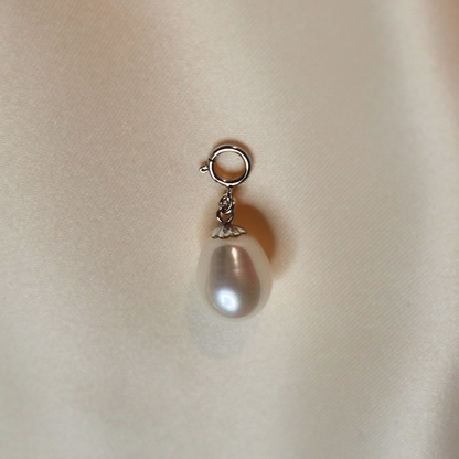 Julia Oval Pearl Charm with Clasp