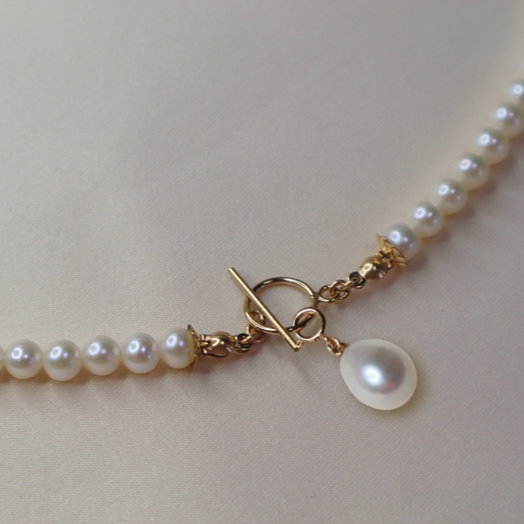Julia Oval Pearl Charm with Clasp