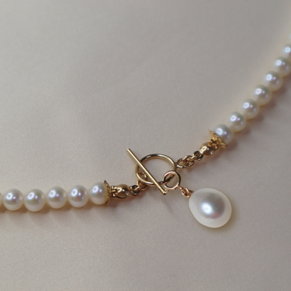 Julia Oval Pearl Charm with Clasp