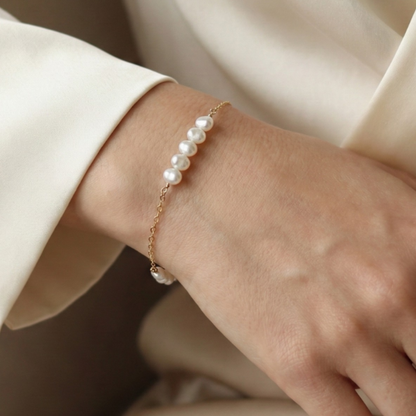 Rhea Cluster Pearl Bracelet