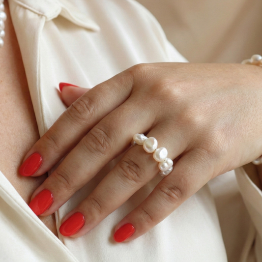 Iris Baroque Pearl Ring