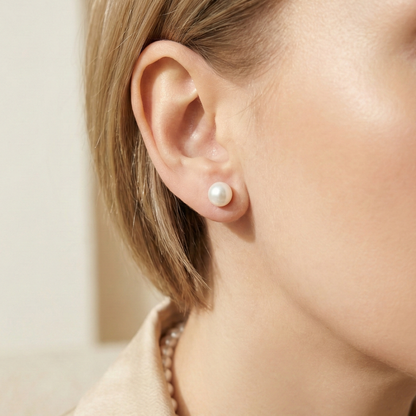Mimi Medium (7 mm) Pearl Stud Earrings